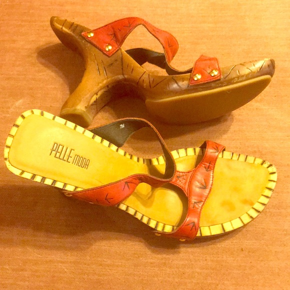 Unique shoes - Picture 1 of 5